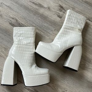 White heeled gogo booties size 7.5